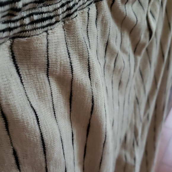 🧜‍♀️HOST PICK!🧜‍ANTHRO 3 DOTS CUTEST PANTS EVER! - Picture 6 of 8